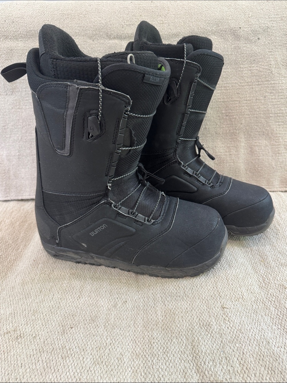 Burton men’s 9 1/2 ruler  Snowboard Boots - FAIR used condition